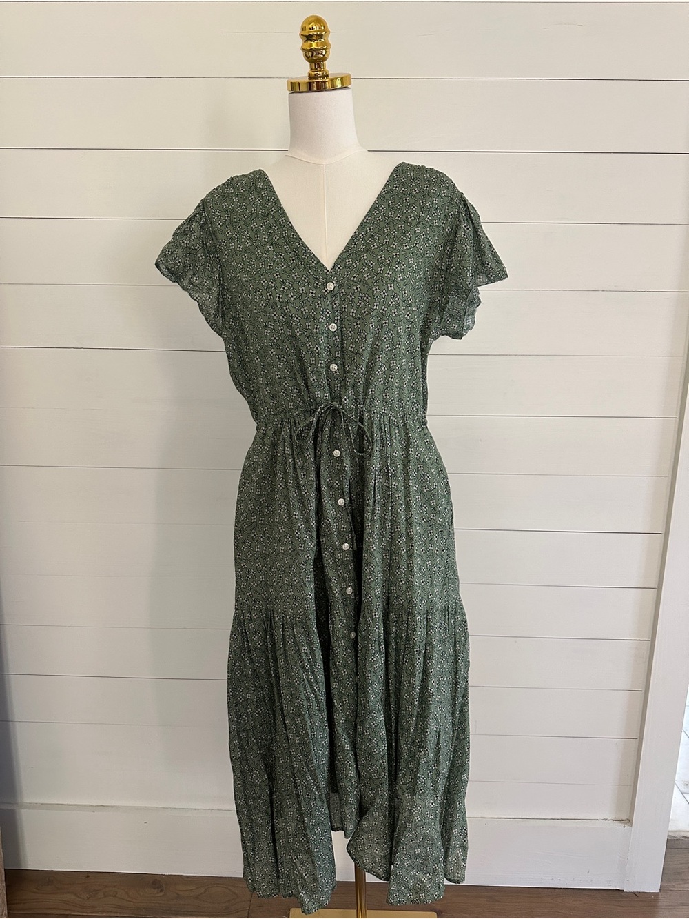 Women's Green Button-Front Tiered Midi Dress